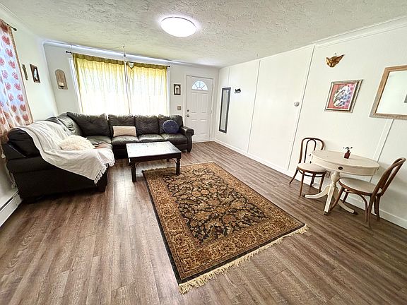 4th image of 230 W 13th St