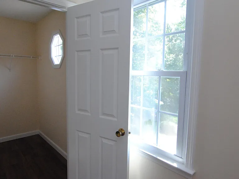 74 Stillwater Dr — Photo 23