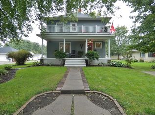 909 W 3rd St, Pella, IA 50219