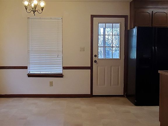 5th image of 130 Carriage Hill Dr