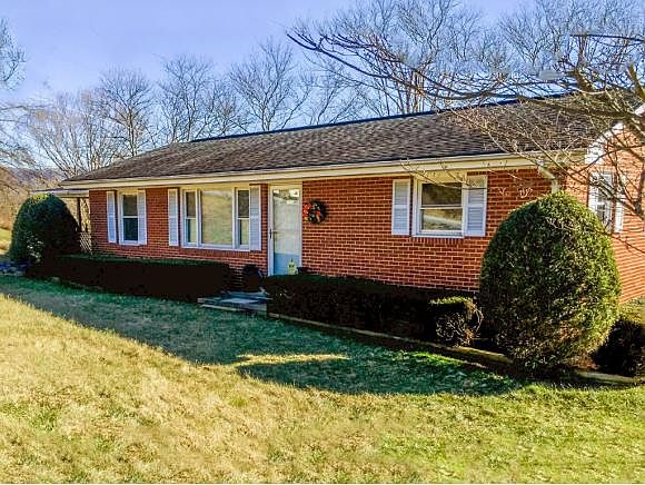 1st image of 219 Spruce Dr