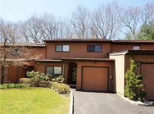 22 Northgate Cir, Melville, NY 11747