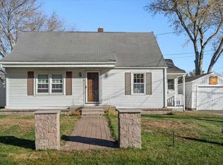 8 Alton Dr, Dudley, MA 01571