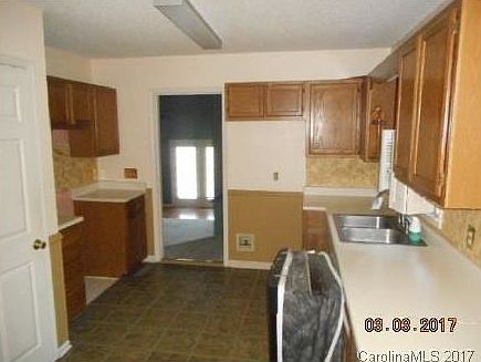 2nd image of 128 Chapel Ct
