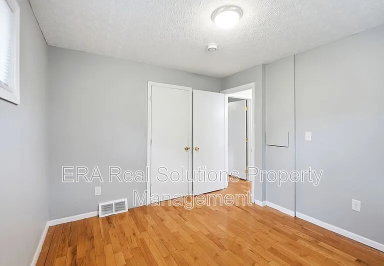 977 13th Ave — Photo 18