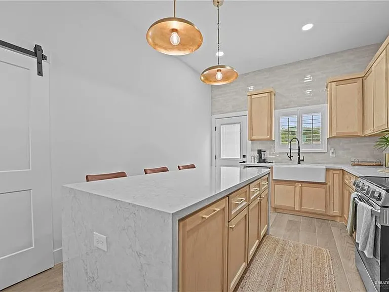 645 Esplanade Cir — Photo 7