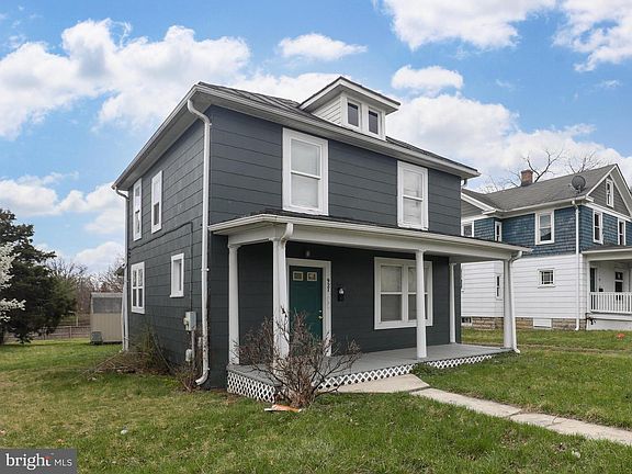 4th image of 927 Berryville Ave