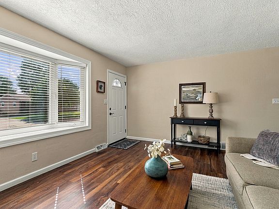 4th image of 2813 9th St