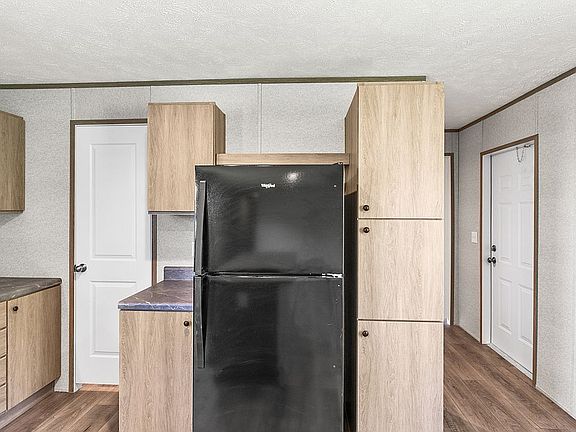 5th image of 243 Mary Lyn Dr