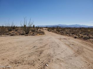 52 W Desierto Rd, Yucca, AZ 86438