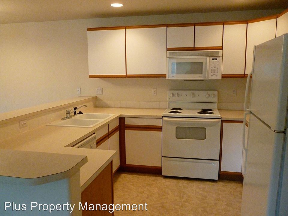 2nd image of 1935 SW Canyon Dr