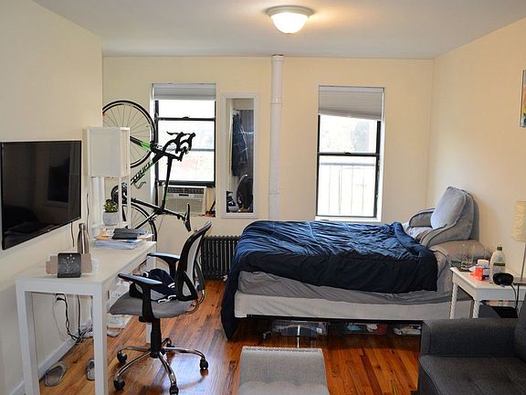 4th image of 320 E 6th St APT 8F