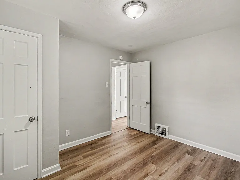 5613 Statler Ave — Photo 11
