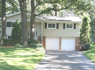 319 Rye Rd, Mundelein, IL 60060