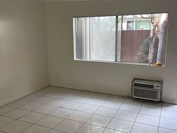 2nd image of 789 N Mollison Ave N #4