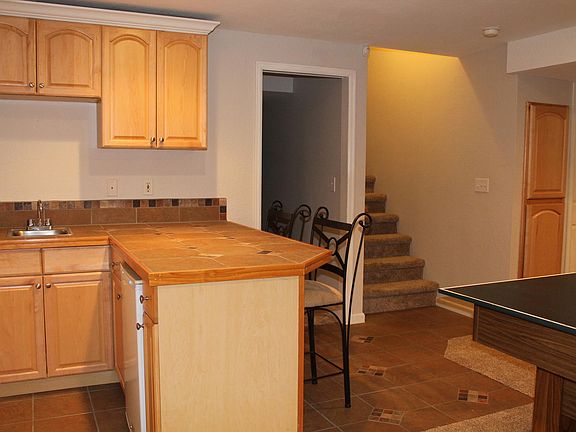 Basement, wet bar