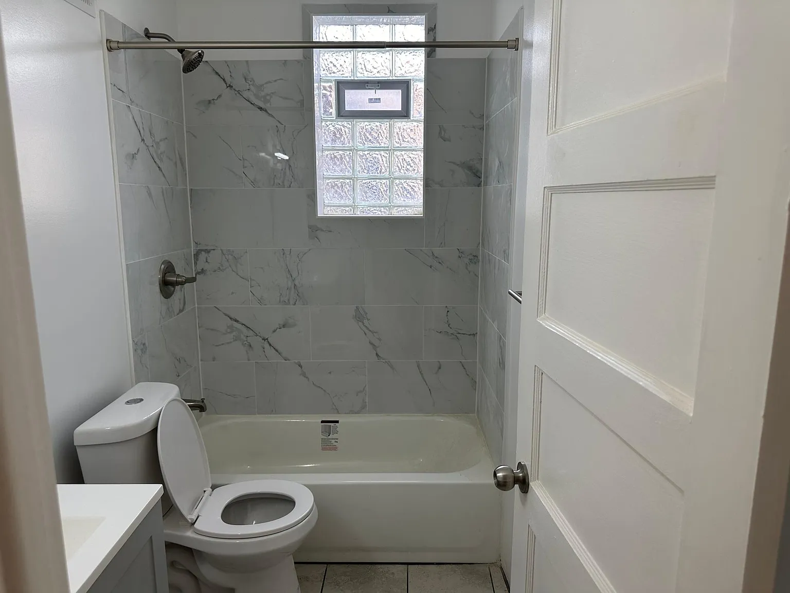 3 bed, 1000 sqft, $1,875 — Photo 4