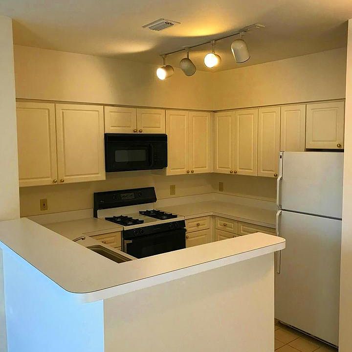 1st image of 2204 Westcourt Ln APT 207