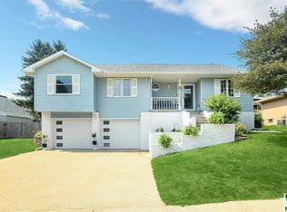 2430 Mohawk Dr, Sioux City, IA 51104