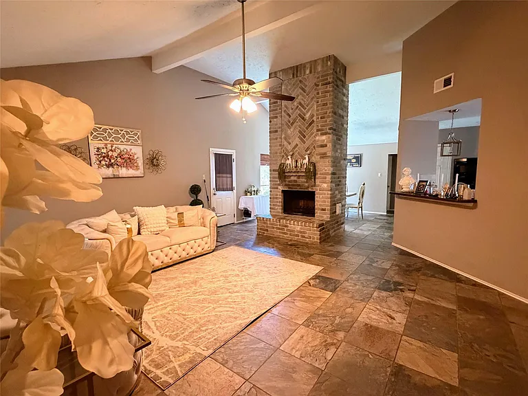 2022 Creek Valley Ln — Photo 6