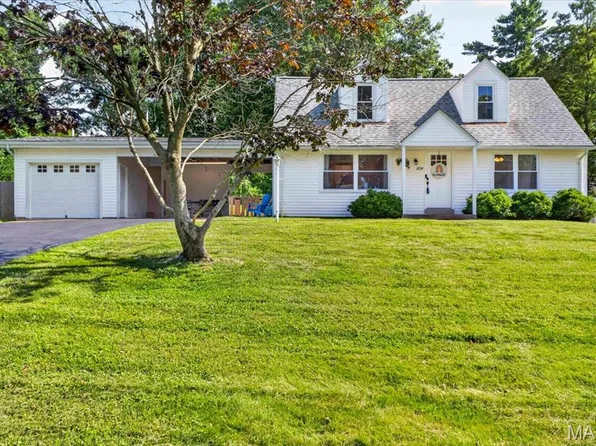 1024 Rose Hill Ln, Ballwin, MO 63021