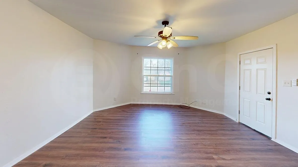 1 bed, 1.0 bath, 743 sqft, $999 — Photo 3