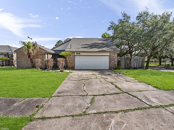 3rd image of 12118 Meadow Pines Dr