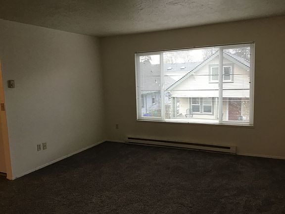 3rd image of 4202-4224 SE 58th Ave #4220