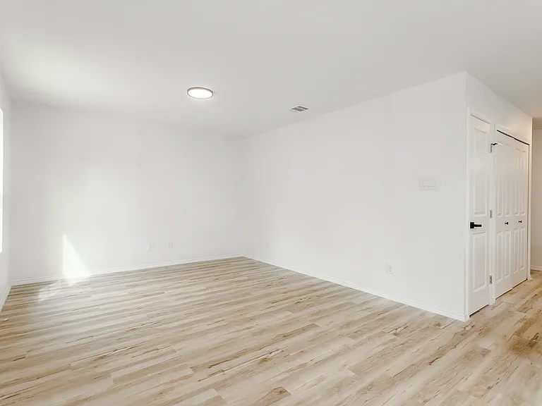308 S 3rd St — Photo 10