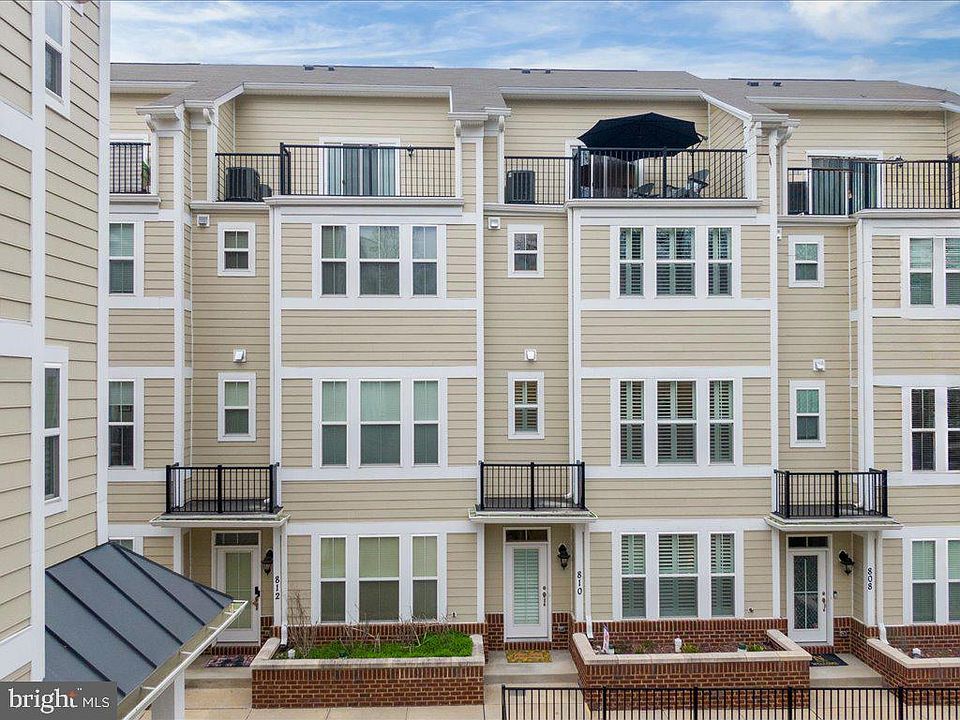 1st image of 810 Francis Harris Pl