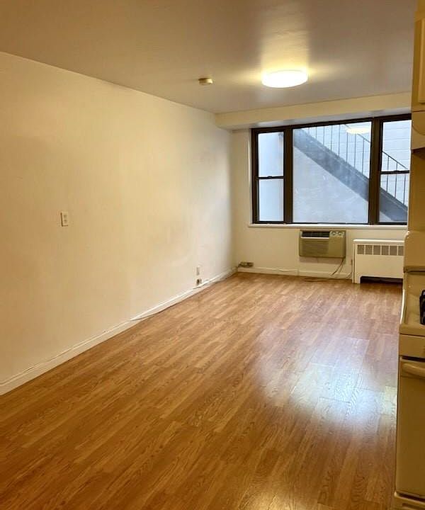 2nd image of 47 Oakwood Ave #1