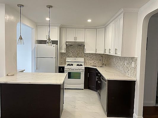 1st image of 21-32 Steinway St #3