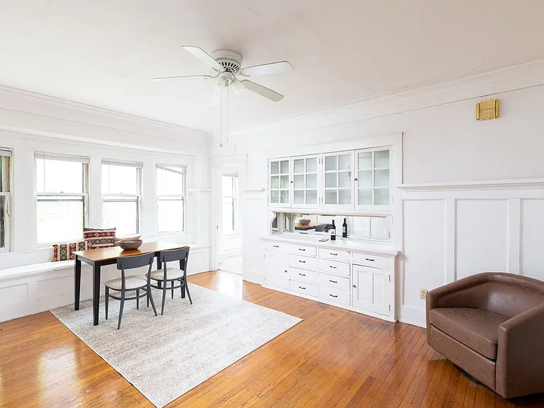 2518 N Farwell Ave — Photo 9