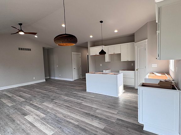 4th image of 30821 Lower Ridge Dr