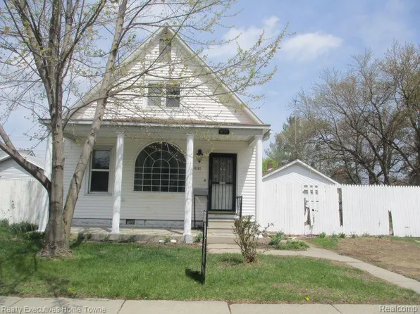 831 Bancroft St, Port Huron, MI 48060