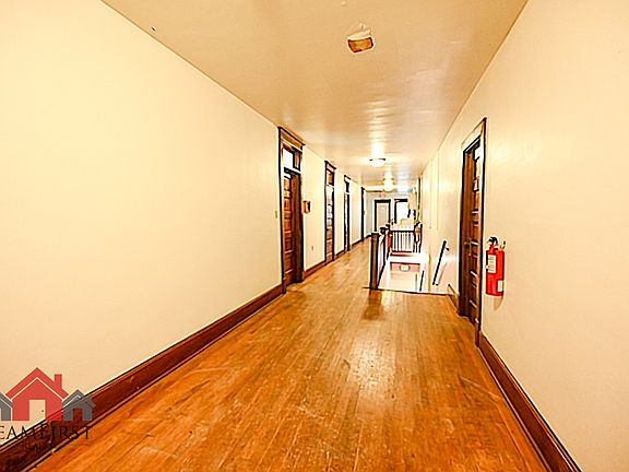 3rd image of 205 N Maple St APT 101