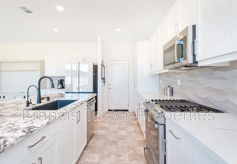 27778 Heritage Ln — Photo 5