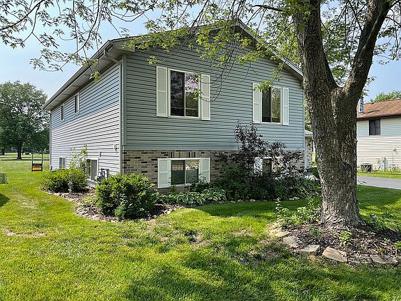 2nd image of 3910 Greenbay Dr