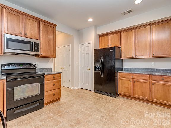 5th image of 776 Ledgestone Ct