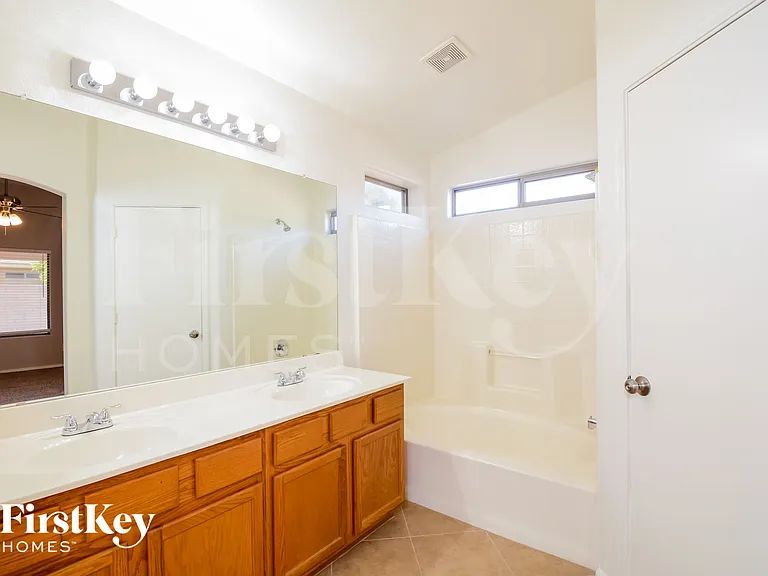 13414 W Port Royale Ln — Photo 10