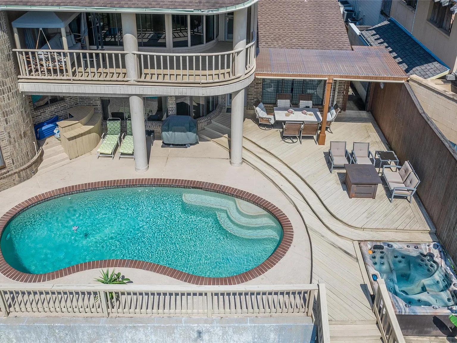 4 bed, 4.5 bath, 4508 sqft, $7,000 — Photo 4
