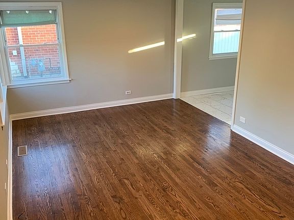 5th image of 8154 Natoma Ave