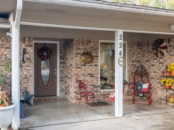 224 Hart Ct, Runaway Bay, TX 76426