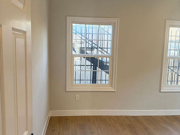 4th image of 1607 W 49th St #512