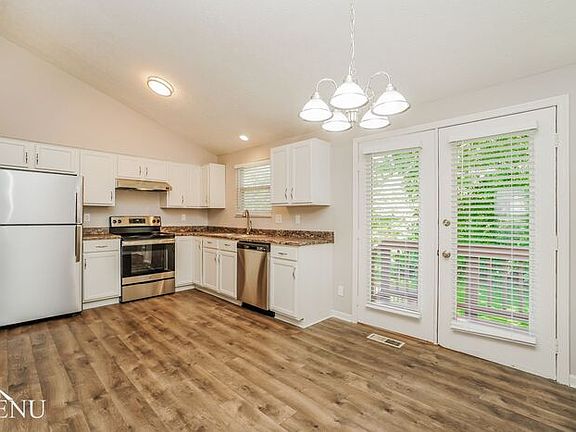 3rd image of 2136 Summer Breeze Dr