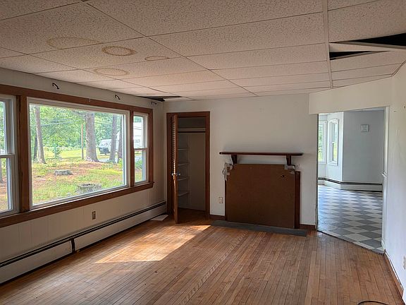 4th image of 301 Webster Street