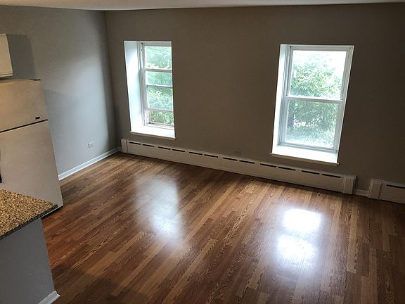 4th image of 1968 N Lincoln Ave APT 6
