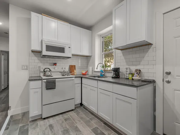 817 W 9th St #1, Wilmington, DE 19801