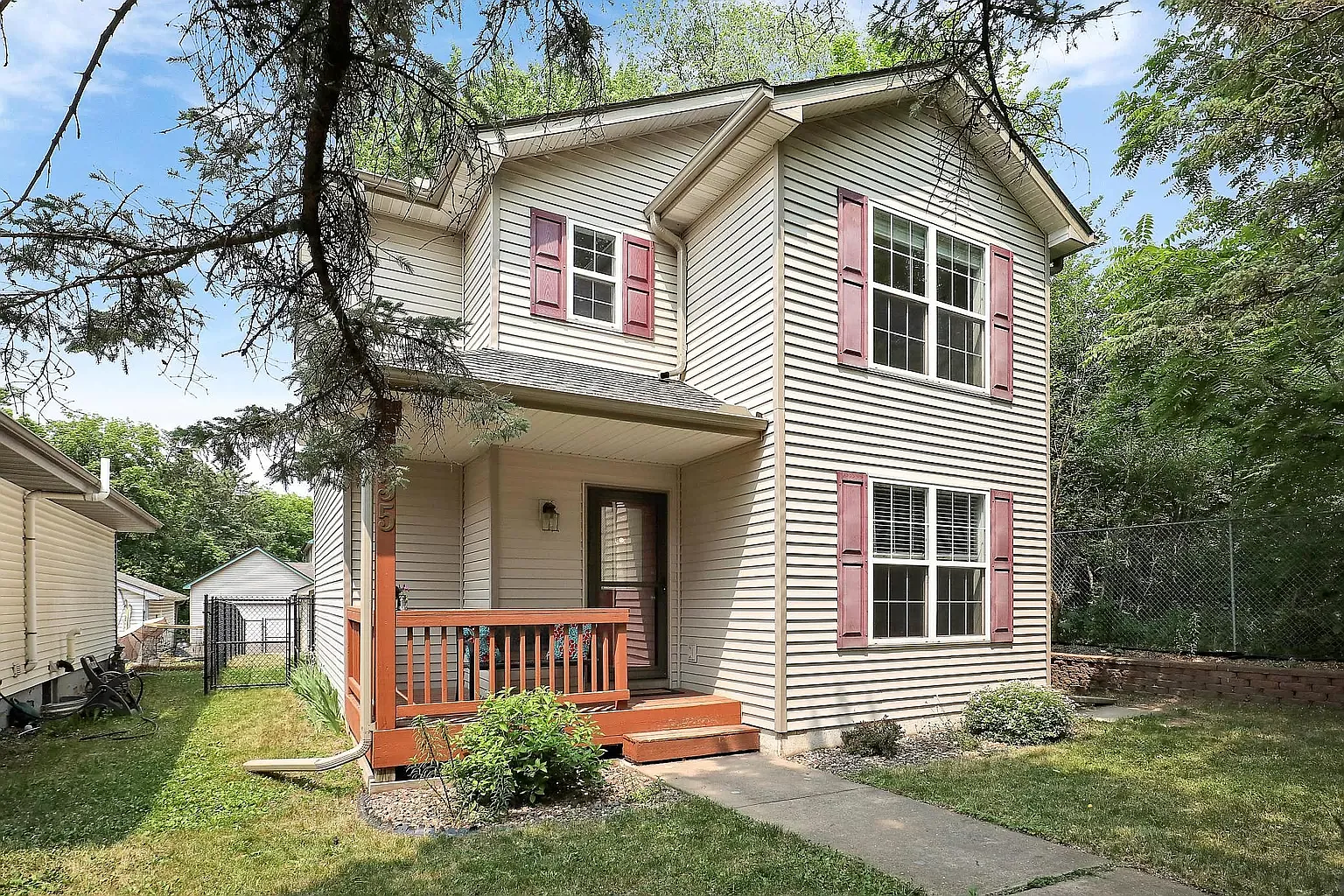 4 bed, 1800 sqft, $2,400 — Photo 1