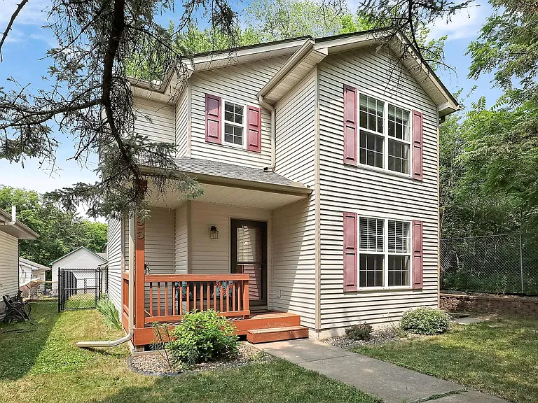 335 Sherwood Ave — Photo 1